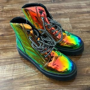 Holographic boots